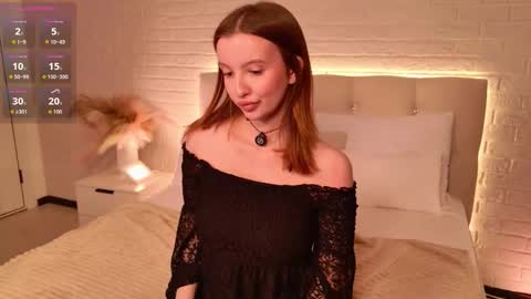 Snapshot of layla_bloom chatting on 01-11-26, 06:02 Your sweet girl-next-door online show from 01-11-26, 06:02