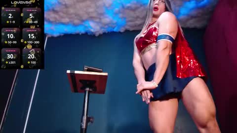 Layla   help me with your thumbs up its important  online show from 10-10-25, 11:42