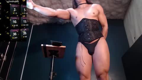 Layla   help me with your thumbs up its important  online show from 10-26-25, 08:09