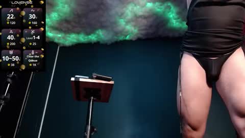 Layla   help me with your thumbs up its important  online show from 11-14-25, 09:30