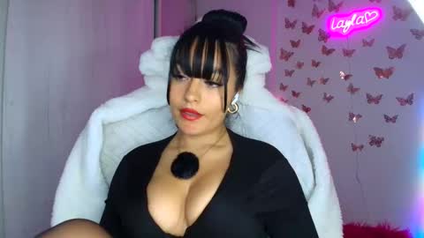 Layla online show from 10-17-25, 04:15