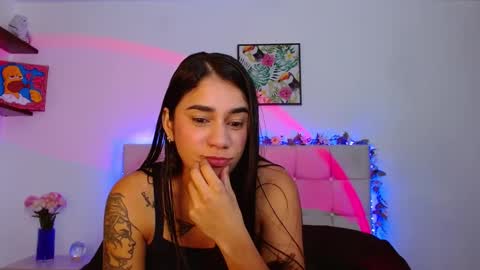 Snapshot of layla_roma chatting on 10-02-25, 01:12 Lia and Rachel online show from 10-02-25, 01:12