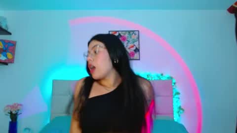 Snapshot of layla_roma chatting on 10-04-25, 01:47 Lia and Rachel online show from 10-04-25, 01:47