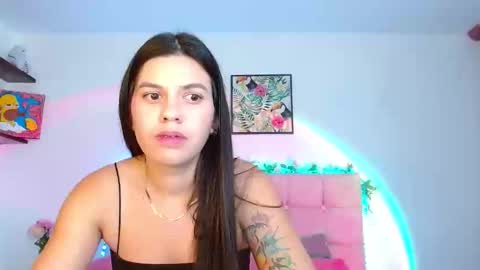 Snapshot of layla_roma chatting on 10-28-25, 01:31 Lia and Rachel online show from 10-28-25, 01:31