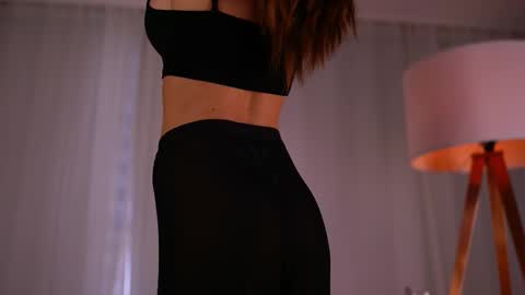 laylakristal online show from 10-10-25, 05:28