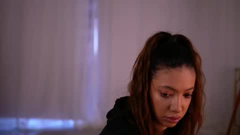 laylakristal online show from 10-12-25, 05:17