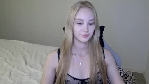 Snapshot of laylapretty001 chatting on 10-17-25, 04:48 LaylaPretty001 online show from 10-17-25, 04:48