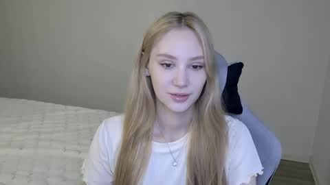 Snapshot of laylapretty001 chatting on 11-08-25, 11:43 LaylaPretty001 online show from 11-08-25, 11:43