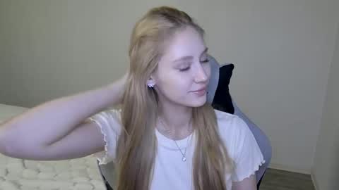 LaylaPretty001 online show from 11-11-25, 05:18