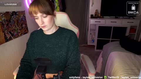 Snapshot of laylas_universe chatting on 12-29-24, 04:16 Layla Universe online show from 12-29-24, 04:16