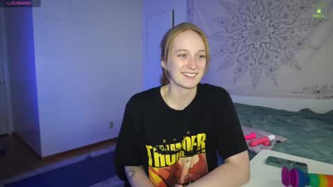 Snapshot of laylas_universe chatting on 09-17-25, 03:41 Layla Universe online show from 09-17-25, 03:41