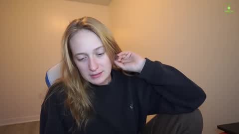 Snapshot of laylas_universe chatting on 11-19-25, 06:13 Layla Universe online show from 11-19-25, 06:13