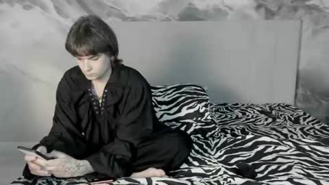 Snapshot of lazydarkknight chatting on 07-22-26, 05:27 Alex online show from 07-22-26, 05:27