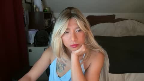 Snapshot of lbffemme chatting on 11-15-25, 04:54 lbffemme online show from 11-15-25, 04:54