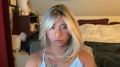 Snapshot of lbffemme chatting on 11-19-25, 02:00 lbffemme online show from 11-19-25, 02:00