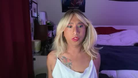 Snapshot of lbffemme chatting on 01-15-26, 02:05 lbffemme online show from 01-15-26, 02:05