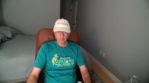 Snapshot of ldrunner2 chatting on 12-14-24, 05:07 LD online show from 12-14-24, 05:07