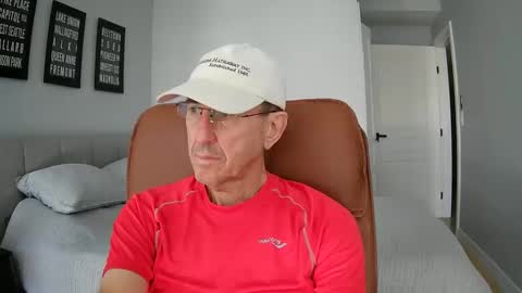 Snapshot of ldrunner2 chatting on 10-06-25, 06:49 LD online show from 10-06-25, 06:49