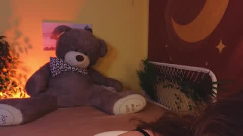 Snapshot of lea_belle_ chatting on 02-22-25, 05:24 Lea online show from 02-22-25, 05:24