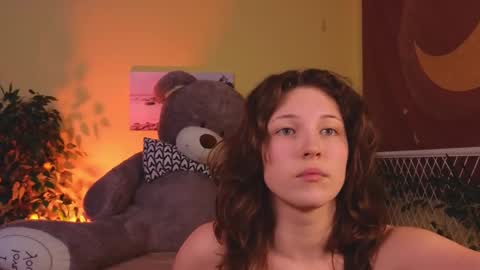 Snapshot of lea_belle_ chatting on 02-22-25, 08:31 Lea online show from 02-22-25, 08:31