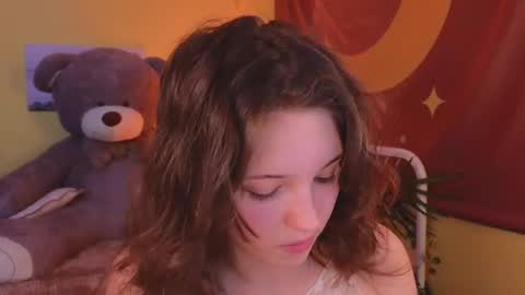 Snapshot of lea_belle_ chatting on 03-01-25, 04:44 Lea online show from 03-01-25, 04:44