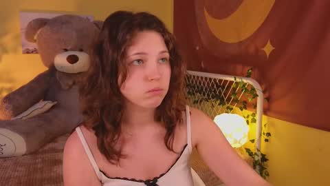 Snapshot of lea_belle_ chatting on 03-02-25, 07:45 Lea online show from 03-02-25, 07:45