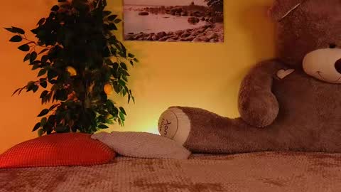 Snapshot of lea_belle_ chatting on 03-07-25, 05:28 Lea online show from 03-07-25, 05:28