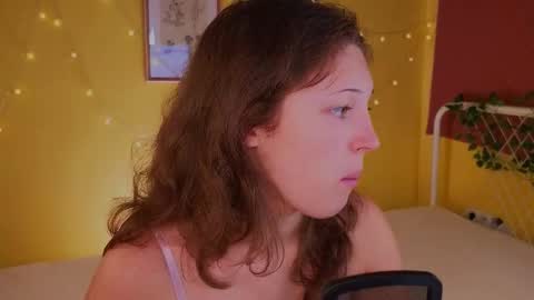 Snapshot of lea_belle_ chatting on 09-14-25, 12:15 Lea online show from 09-14-25, 12:15