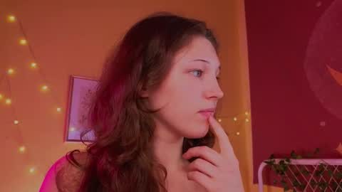 Snapshot of lea_belle_ chatting on 09-19-25, 05:13 Lea online show from 09-19-25, 05:13