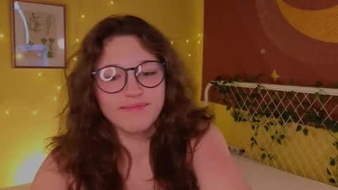 Snapshot of lea_belle_ chatting on 10-15-25, 05:57 Lea online show from 10-15-25, 05:57