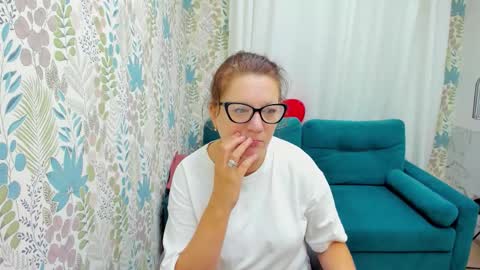 Lea online show from 09-21-25, 05:09