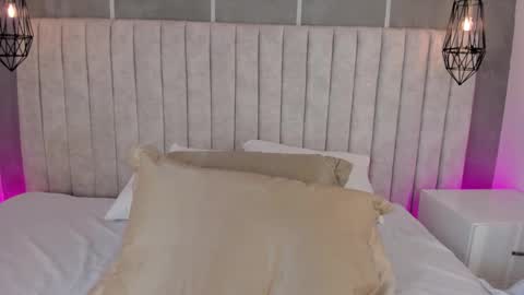 Snapshot of lea_gray chatting on 10-25-25, 06:46 online show from 10-25-25, 06:46