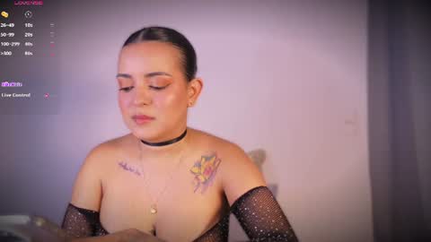 L E A   online show from 07-06-26, 06:32