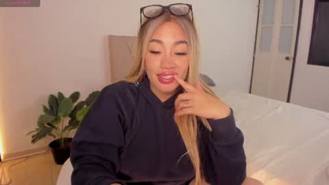 Leah online show from 07-02-26, 03:23