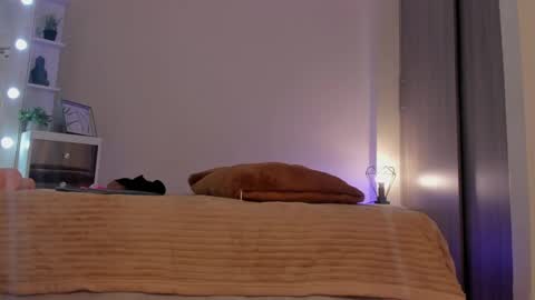 Snapshot of leahaltomm chatting on 03-08-25, 12:11 leahaltomm online show from 03-08-25, 12:11