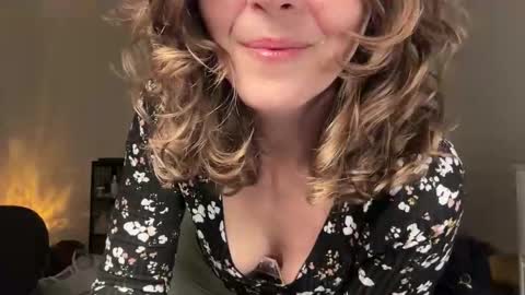 Leah Sparkles online show from 04-30-26, 03:02