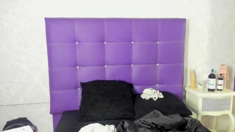 Snapshot of leamoreau__ chatting on 10-09-25, 12:03 leamoreau__ online show from 10-09-25, 12:03