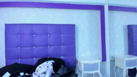 Snapshot of leamoreau__ chatting on 10-11-25, 12:04 leamoreau__ online show from 10-11-25, 12:04