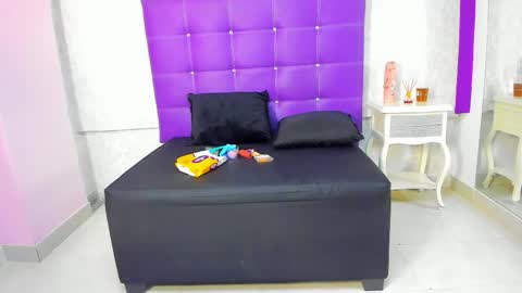 Snapshot of leamoreau__ chatting on 10-30-25, 11:55 leamoreau__ online show from 10-30-25, 11:55