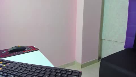 Snapshot of leamoreau__ chatting on 11-02-25, 12:51 leamoreau__ online show from 11-02-25, 12:51