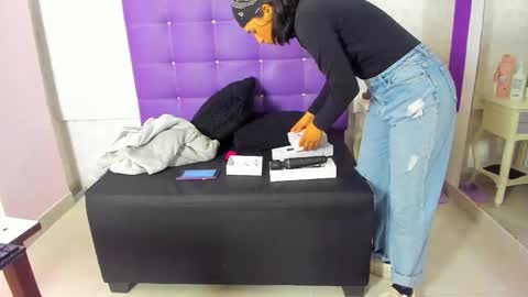 Snapshot of leamoreau__ chatting on 11-14-25, 11:31 leamoreau__ online show from 11-14-25, 11:31