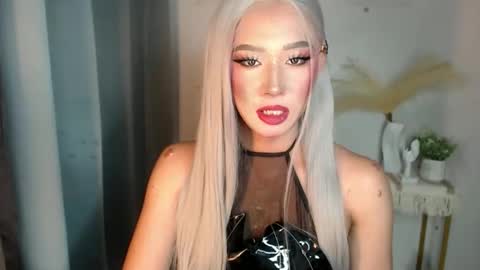 Snapshot of leanashleychatto2 chatting on 06-06-26, 05:17 Miss Candy online show from 06-06-26, 05:17