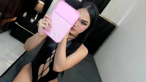 Snapshot of leannadavies chatting on 10-04-25, 06:50 leanna online show from 10-04-25, 06:50