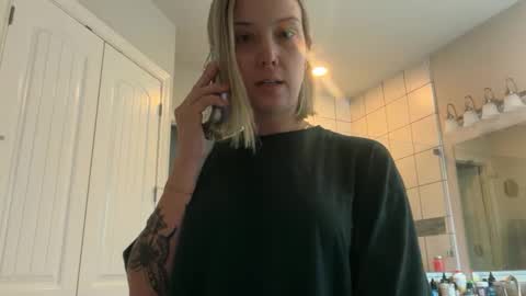 leanneluxecouple online show from 12-14-25, 02:11