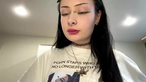 Kiki online show from 03-31-26, 03:23