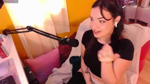 Snapshot of learaypie chatting on 11-06-25, 05:14 Lea Ray Pie online show from 11-06-25, 05:14