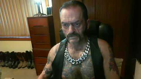 leathergreaser online show from 01-01-25, 07:21