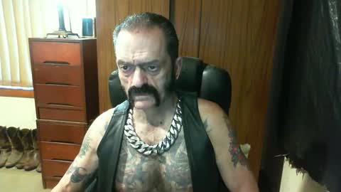 leathergreaser online show from 01-12-25, 07:42