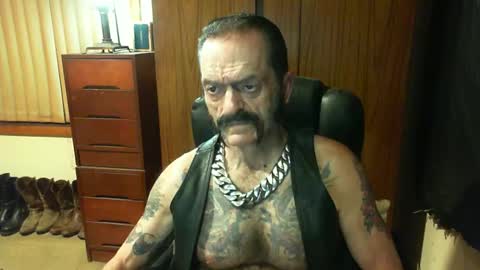 leathergreaser online show from 01-26-25, 06:06