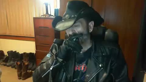leathergreaser online show from 04-30-26, 07:42